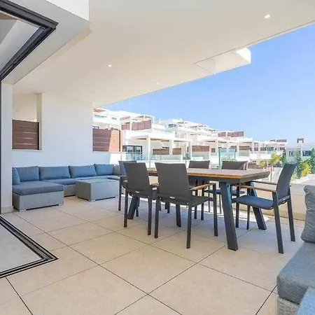 Sea Views & Walk To The