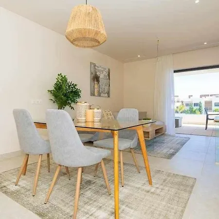 Apartment Sea Views & Walk To The